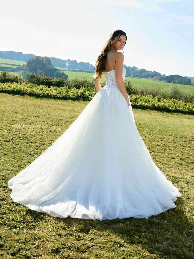 robe de mari&eacute;e White One 2027