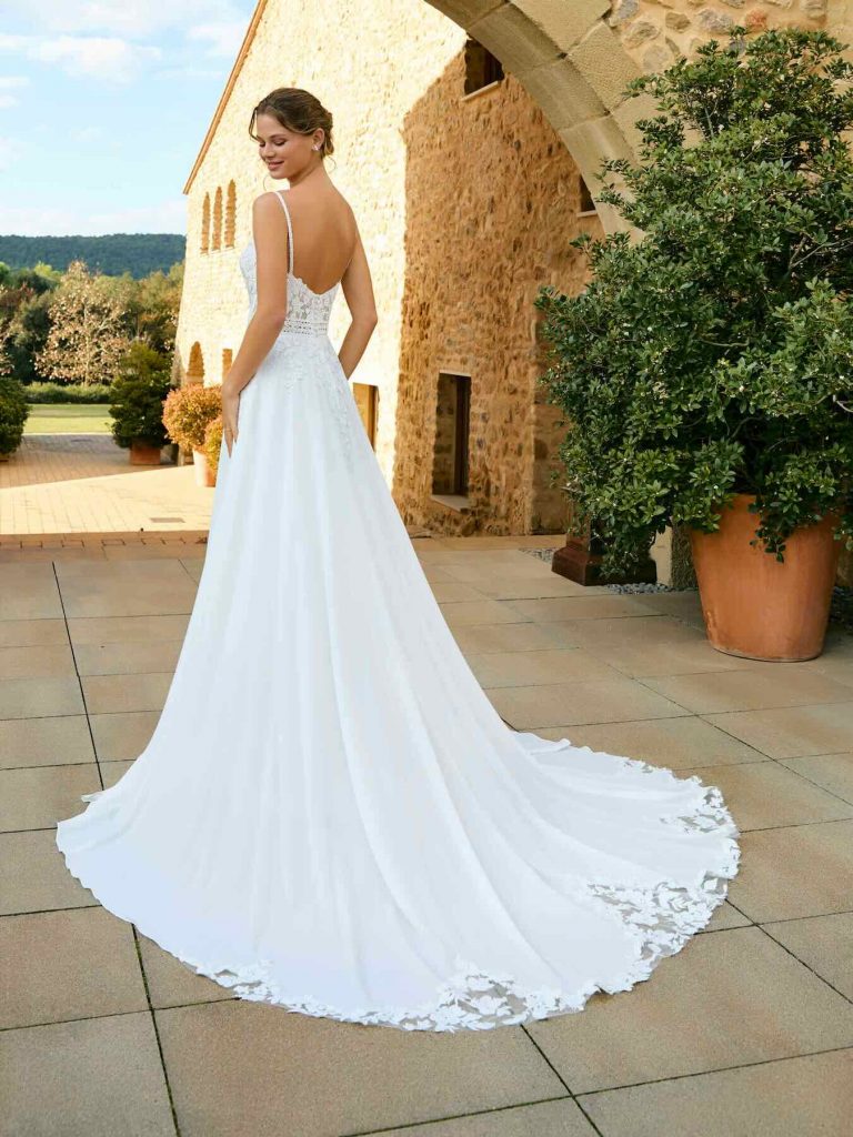 robe de mari&eacute;e White One - collection 2027